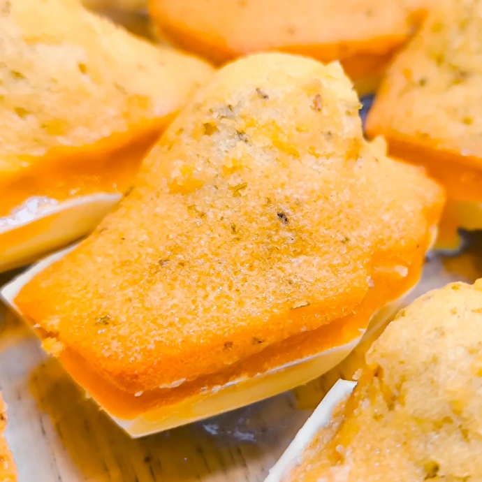 Nos madeleines pêche romarin faites maison