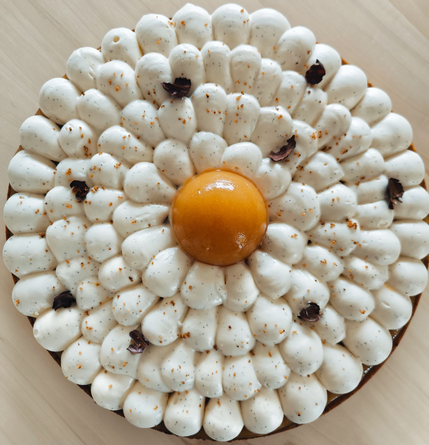 Tarte compotée pêche génoise vanille